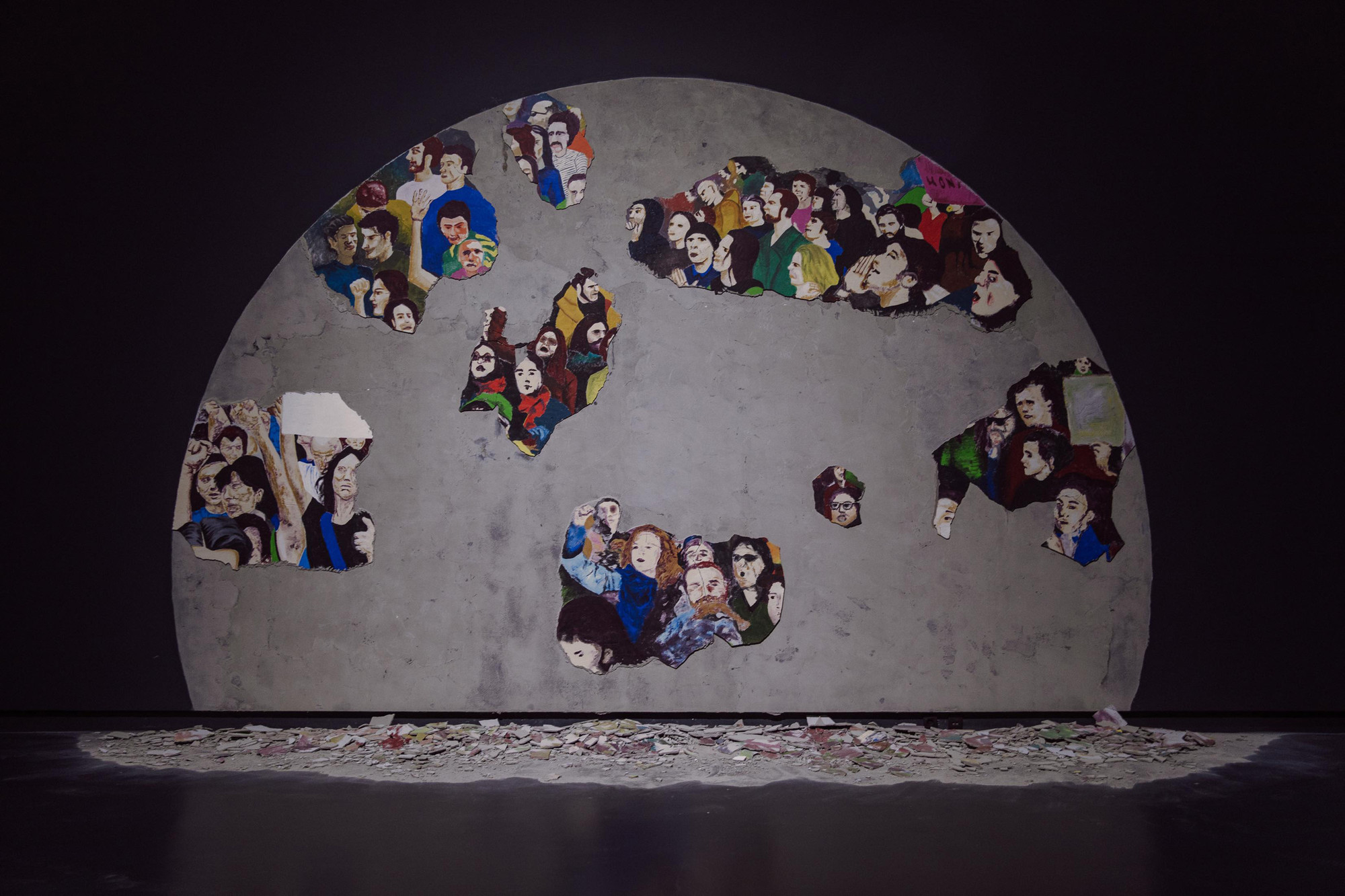 Latifa Echakhch, Crowd Fade, 2017, collection de l'artiste Photo Leslie Artamonow (1).jpg